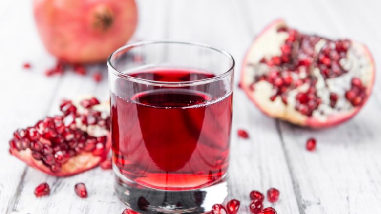 Pirja e lëngut të shegës mund të mbrojë trurin, zemrën dhe nyjat