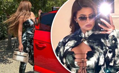 Kylie Jenner duket tërheqëse ndërsa pozon pranë “Lambourghinit” të saj në vlerë 174 mijë euro