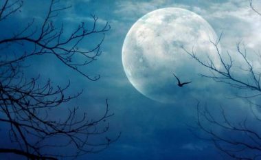 Hëna e rrallë blu do ta bëjë të veçantë Halloween-in këtë vit