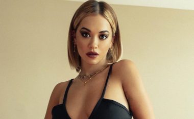 Rita Ora shfaqet duke vallëzuar, teksa shijon pushimet në resortin luksoz