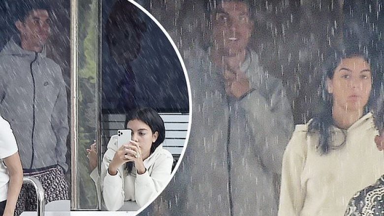 Ndonëse në shi, familja e Ronaldos shijojnë shëtitjen me jahtin luksoz në brigjet e Italisë