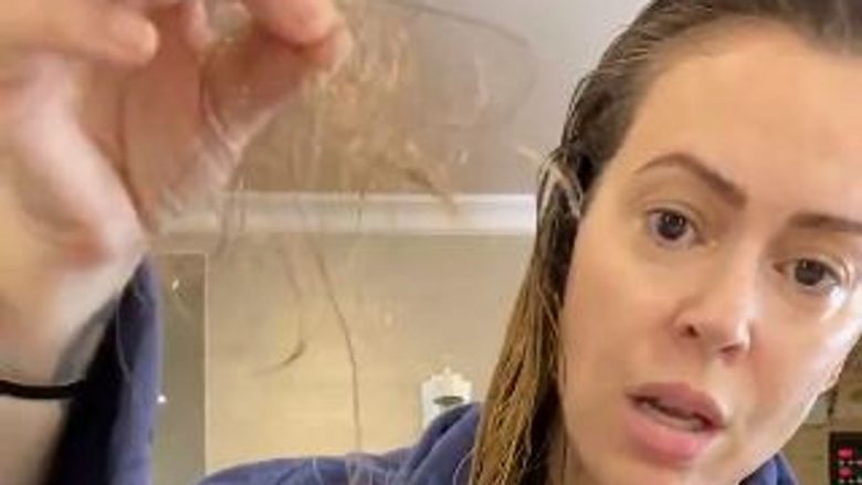 Alyssa Milano ndan me ndjekësit një video ku tregon se çfarë i ka bërë coronavirusi flokëve të saj