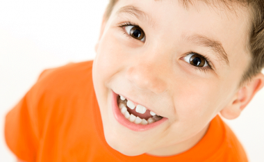 Çfarë duhet të dini për hapësirat ndërmjet dhëmbëve të fëmijëve?
