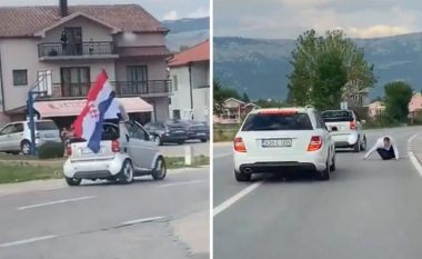 Bajraktari bie nga makina gjatë një dasme në Bosnjë dhe Hercegovinë