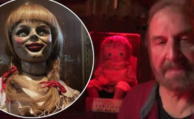 Përhapet panik në rrjetet sociale se kukulla ‘Anabelle’ është arratisur nga muzeu ku ndodhet, ashtu siç ndodh edhe në film