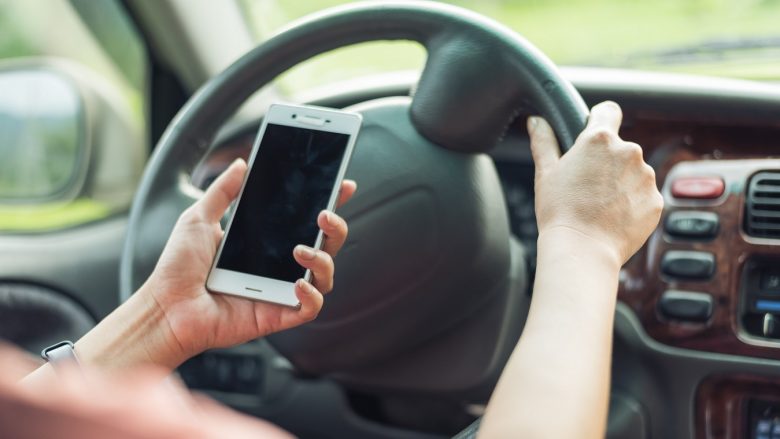 Britani, burgim të përjetshëm për shoferët që shkaktojnë aksidente fatale, teksa përdorin celularin në timon