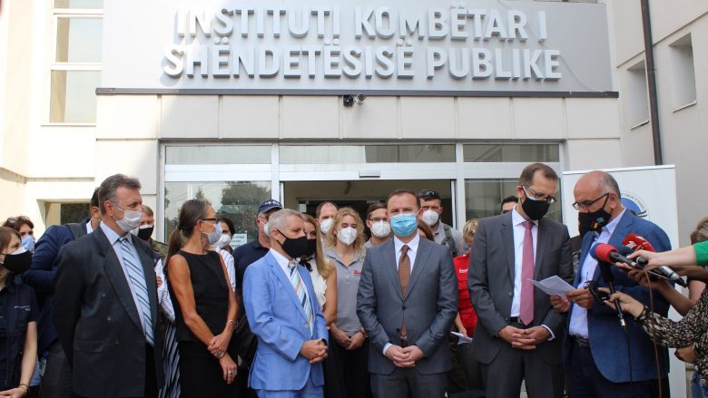 Delegacioni i Institutit shëndetësor gjerman “Robert Koch” arrin në Kosovë