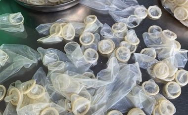 Nëse shkoni në Vietnam merrni me vete, policia konfiskon 324 mijë prezervativë që pas përdorimit i rishitën