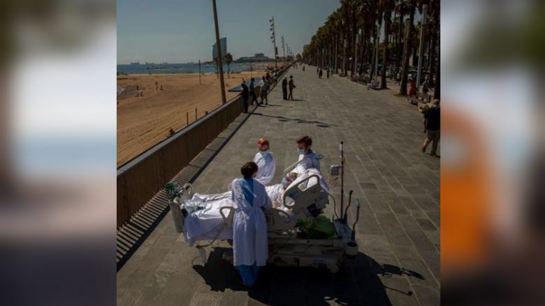 Mjekët spanjollë nxjerrin pacientët me COVID të marrin rreze dielli, u bën mirë për shëndetin mendor
