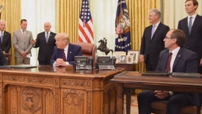 Trump i dhuron Kosovës Çelësin e Shtëpisë së Bardhë