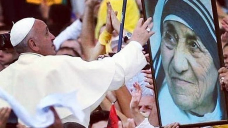 Papa Françesku: Nënë Tereza, punëtore e palodhur e bamirësisë, lutu për ne!