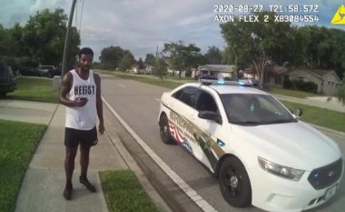 E prangosën sepse u ngjante me të dyshuarin për plaçkitje, burrit me ngjyrë më vonë i ofruan punë në zyrën e sherifit në Florida
