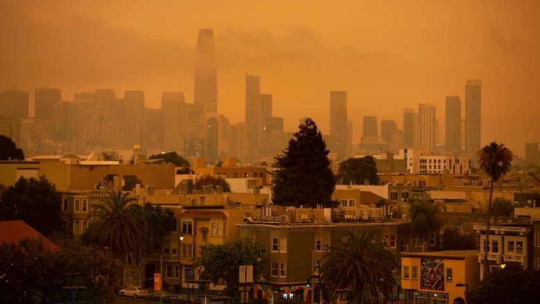 Dukej sikur ishte natë, vatrat e zjarrit shpërthejnë në periferi të San Franciscos – qytetarët e habitur shikonin qiellin ngjyrë portokalli