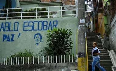 Nipi i Pablo Escobar gjen 18 milionë dollarë të xhaxhasë së tij, të fshehura në murin e një apartamenti