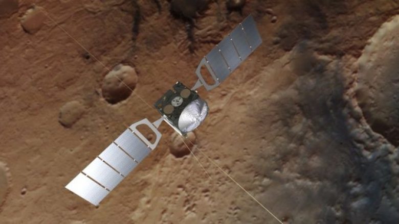 Zbulohen tri liqene nëntokësore në planetin Mars