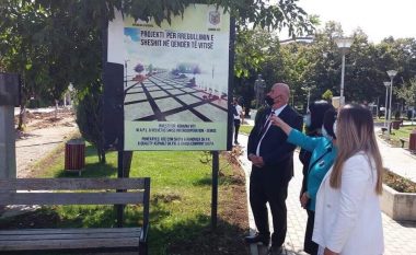 Zv.ministret e MAPL-së Shkodra dhe Emini, inaugurojnë projektin për rregullimin e sheshit në qendër të Vitisë