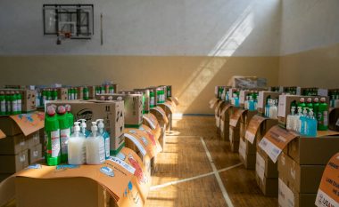 Në prag të fillimit të vitit shkollor, UNICEF-i dhuron donacion me mjete mbrojtëse për 39 shkolla në Prishtinë