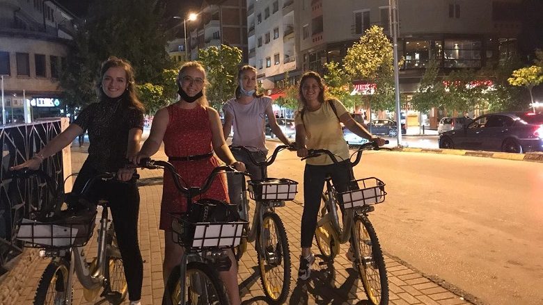 Grish i zgjidh dy probleme Tetovës duke u ofruar biçikleta falas studentëve