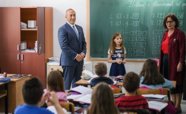 Haradinaj uron nxënësit dhe mësimdhënësit për fillimin e vitit të ri shkollor