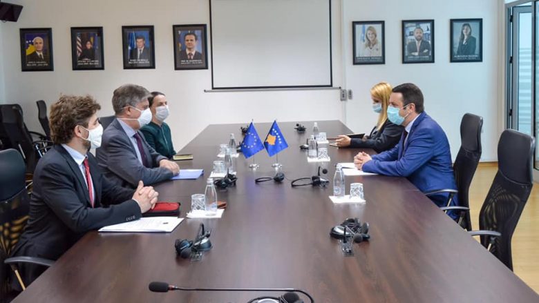 Selimi takohet me shefin e EULEX-it, flasin për aksionet e fundit të Speciales
