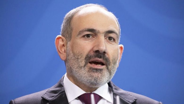 Kryeministri i Armenisë, Pashinyan: Ndalojeni Turqinë të përfshihet në konfliktin mes azerëve dhe armenëve