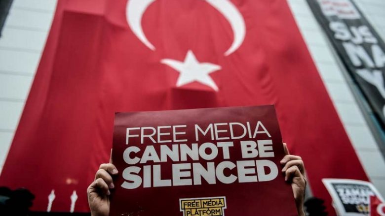 Turqia dënoi me burg gazetarët për “zbulimin e sekreteve shtetërore”