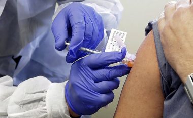Shkencëtarët paralajmërojnë: Vaksina kundër coronavirusit nuk do të jetë “plumb i argjendtë”, ajo do të mund vetëm të zvogëlojë simptomat
