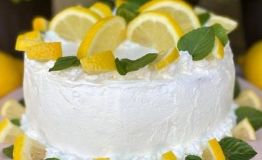 Tortë me limon: Ëmbëlsirë freskuese për ditë të ngrohta!