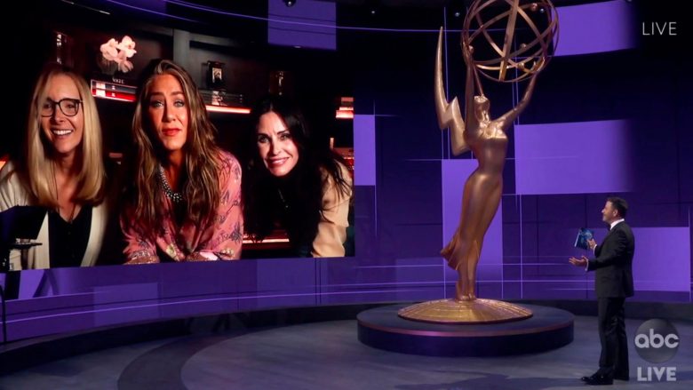 Ç’veshën yjet në tapetin e kuq (dhe të çuditshëm) të Emmy Awards