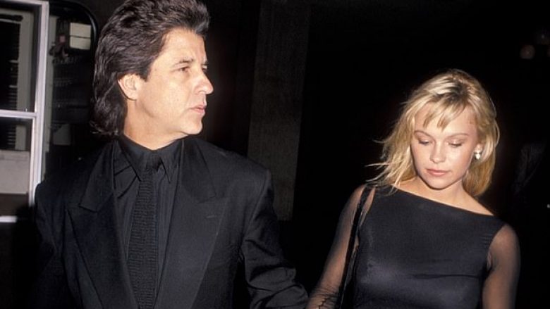 Pamela Anderson thotë se martesa 12-ditorëshe me Jon Peters ishte vetëm ‘drekë e çuditshme’