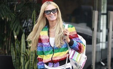 Paris Hilton merr vëmendje me stil të veshjes sikur në vitin 2000