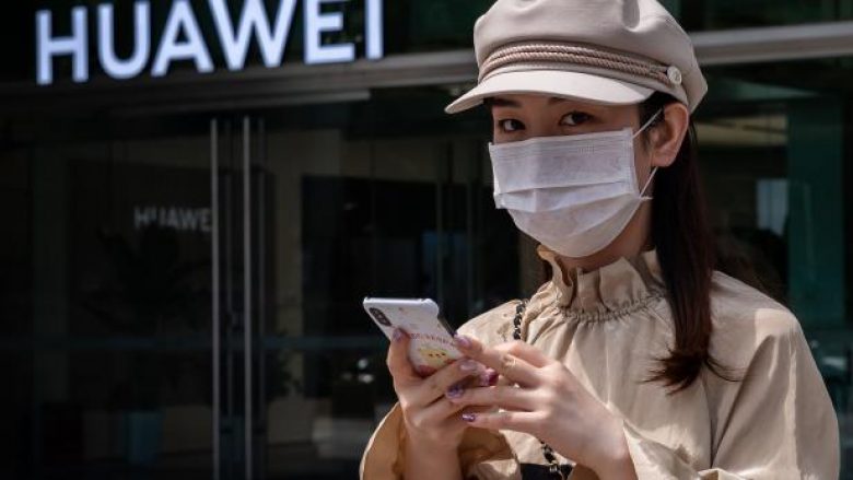 Huawei mund të ndalojë prodhimin e telefonave të mençur
