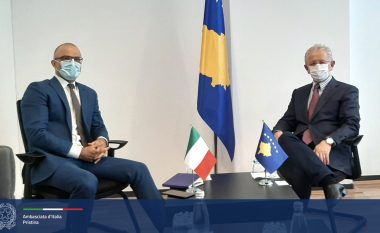 Ambasadori italian, Orlando: Prioritet t’i jepet liberalizimit të vizave për Kosovën