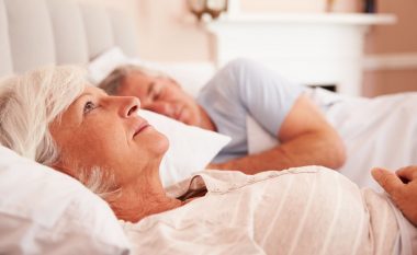 Problemet me gjumin rrisin rrezikun e paraqitjes së sëmundjes së Alzheimer-it