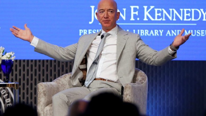 Jeff Bezos është personi i parë në histori që ka më shumë se 200 miliardë dollarë – ja se si e shpenzon pasurinë njeriu më i pasur në botë