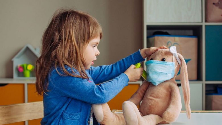 Dilemat e shumë prindërve: A duhet këtë dimër t’i vaksinojnë edhe fëmijët kundër gripit?
