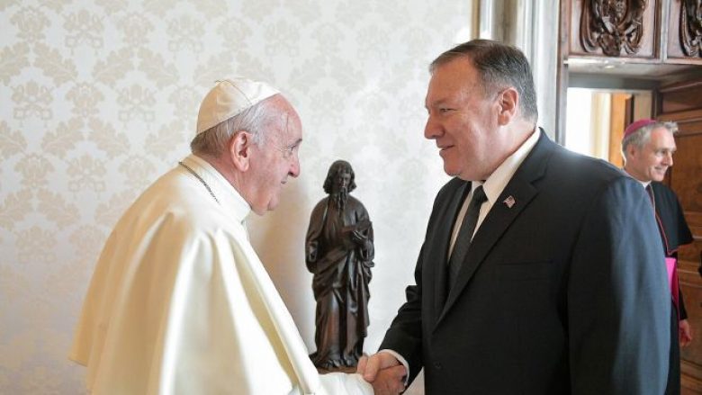 Papa Françesku refuzon ta takojë Mike Pompeon