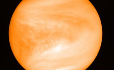 Jetë në Venerë? Astronomët shohin shenja në retë e planetit “binjak” të Tokës
