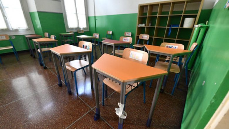 Mbi 400 shkolla në Itali raportuan raste me coronavirus, 75 objekte shkollore u mbyllën nga autoritetet