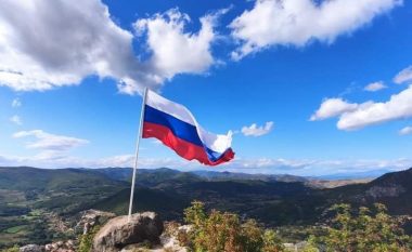 Vendosja e flamurit të Rusisë në Zveçan, Musliu: Një pjesë e serbëve në Kosovë janë të lidhur me strukturat e Kremlinit