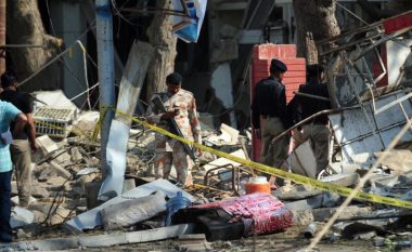 Pakistani dënon me varje dy burra për zjarrvënie të qëllimshme në një fabrikë