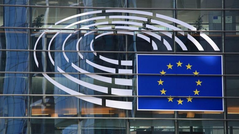 PE-ja votoi pro taksave të reja – shpresohet të shlyhet borxhi prej 750 miliardë eurosh për rimëkëmbjen ekonomike pas COVID-19
