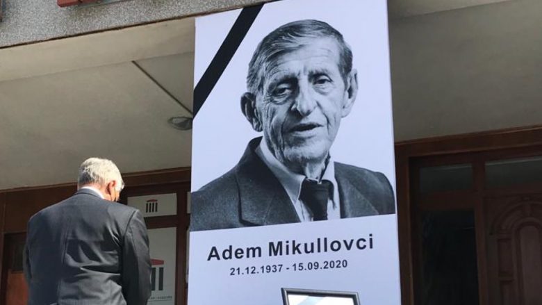 Kosnett përkujton Mikullovcin: Arti dhe humori i tij ka ngritur lart moralin e Kosovës
