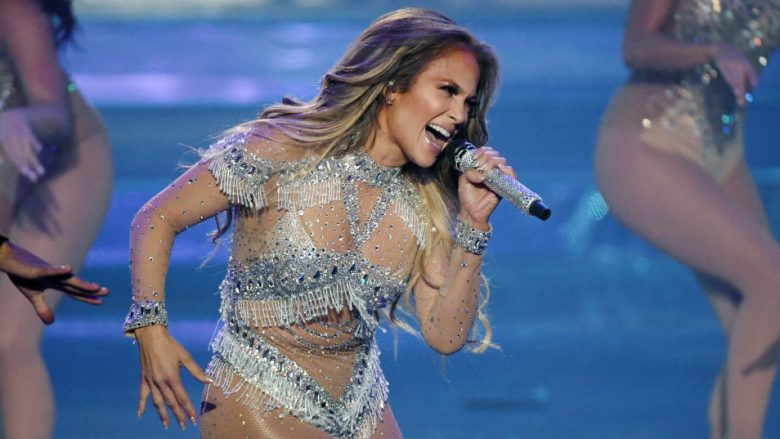 Jennifer Lopez paralajmëron këngën e re, teksa debuton me stilin e viteve të 80-ta