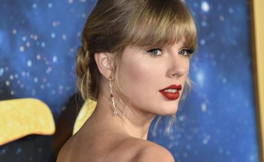 Taylor Swift rikthehet pas shtatë vitesh me një performancë në ACM Awards