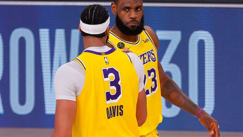 Lakers tregojnë fuqinë, vetëm një fitore larg finales së madhe në NBA