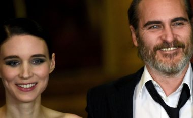 Joaquin Phoenix dhe Rooney Mara bëhen prindër për herë të parë