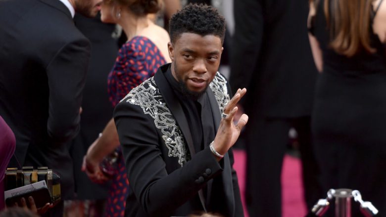 Yjet e “Black Panther” i bashkohet familjes së Chadwich Boseman në ceremoninë mortore