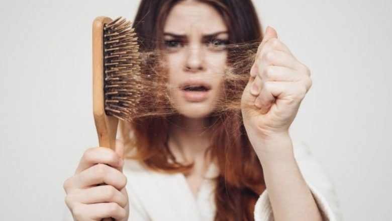 Tri mënyra të lehta për të shëruar rënien e flokëve