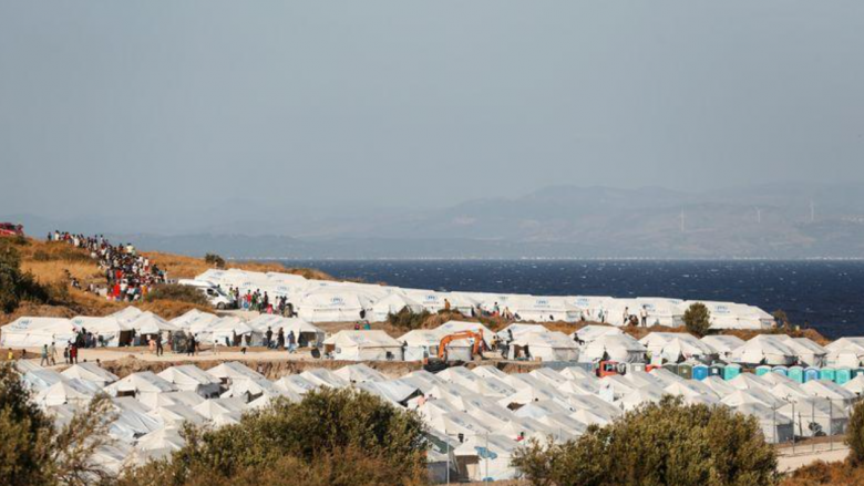 Pas shkatërrimit të kampit Moria, mijëra refugjatë zhvendosen në ishullin grek të Lesbos